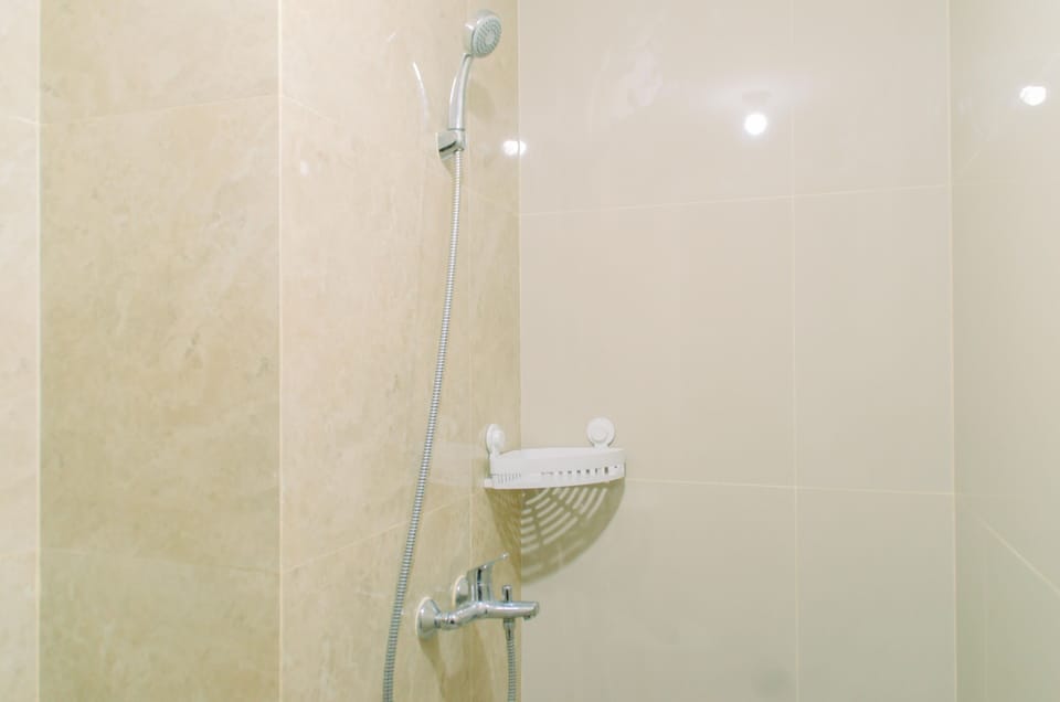 Room | Bathroom | Shower, free toiletries, towels, shampoo