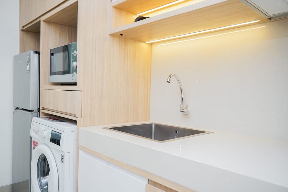 Room | Private kitchen | Fridge, stovetop, cookware/dishes/utensils