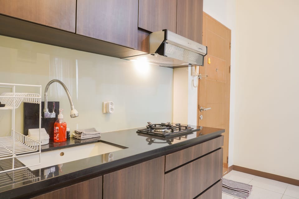 Room | Private kitchen | Fridge, stovetop, cookware/dishes/utensils