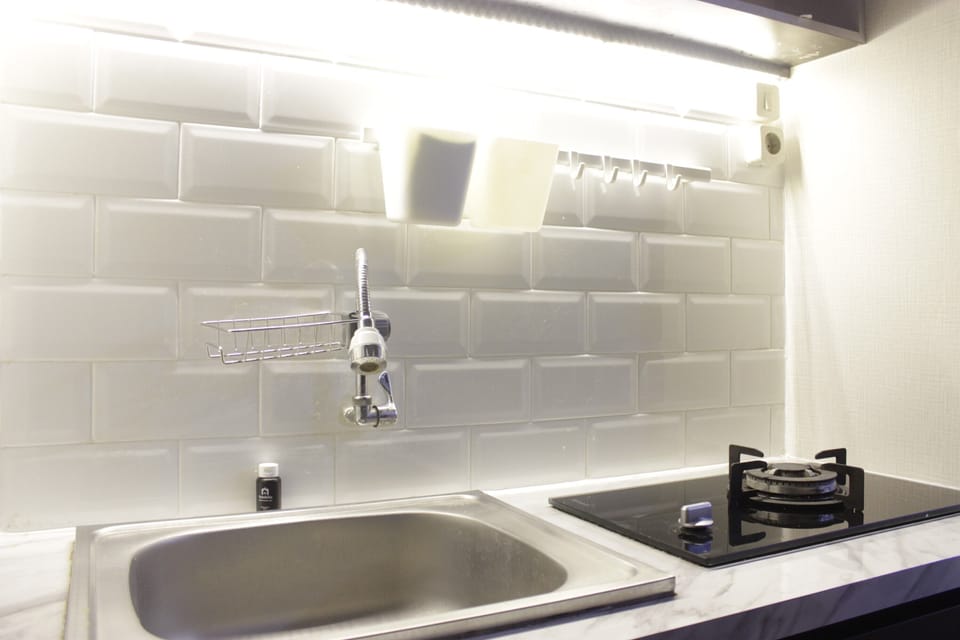 Room | Private kitchen | Fridge, stovetop, cookware/dishes/utensils