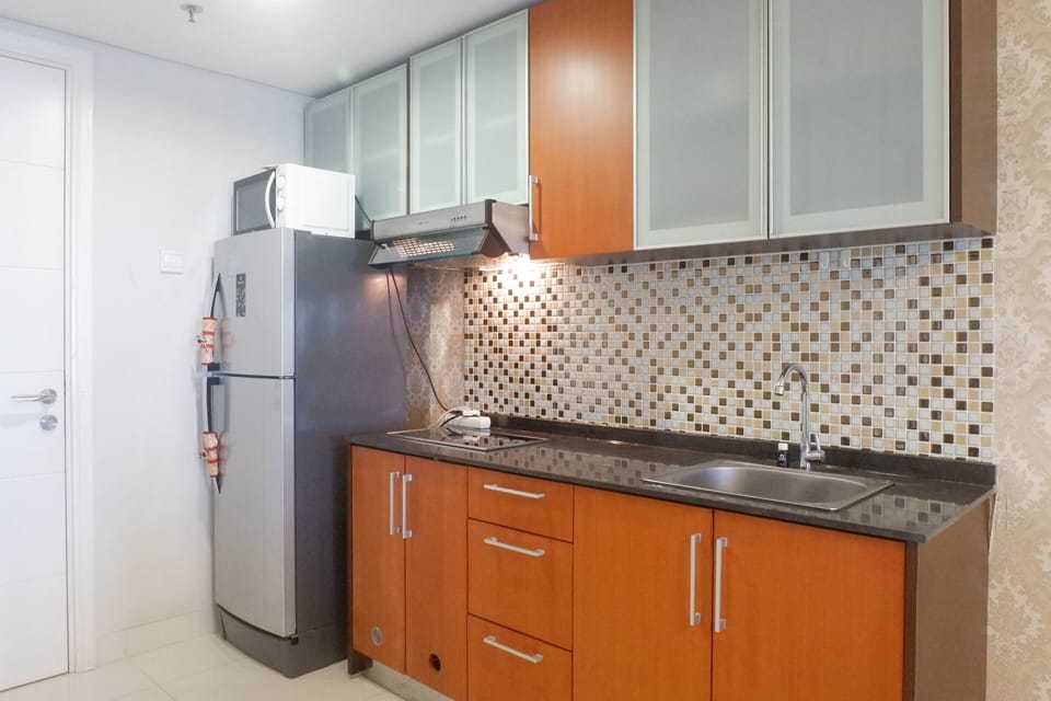 Room | Private kitchen | Fridge, microwave, stovetop, cookware/dishes/utensils