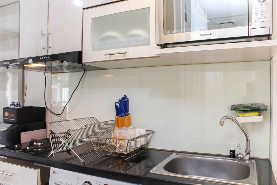 Room | Private kitchen | Fridge, microwave, stovetop, electric kettle