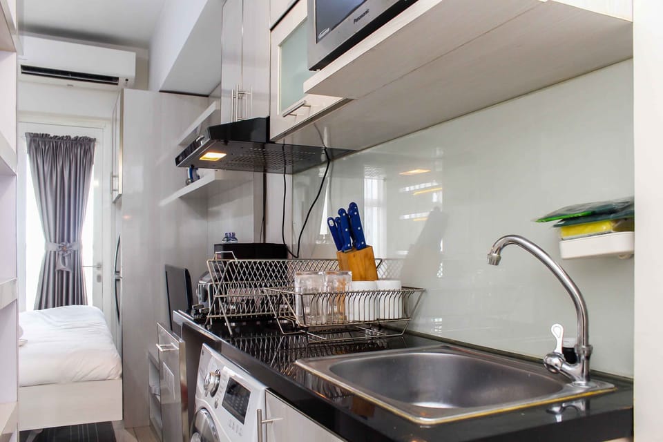 Room | Private kitchen | Fridge, microwave, stovetop, electric kettle
