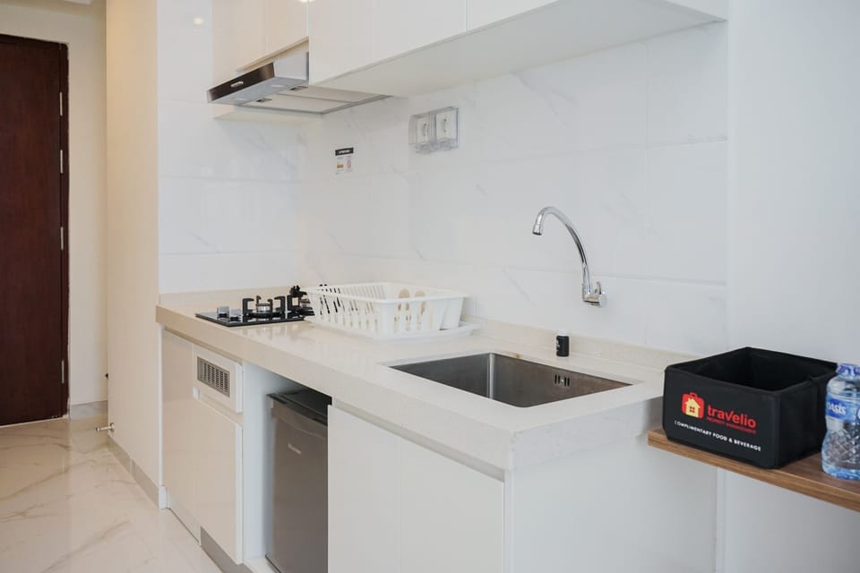 Fridge, stovetop, electric kettle, cookware/dishes/utensils