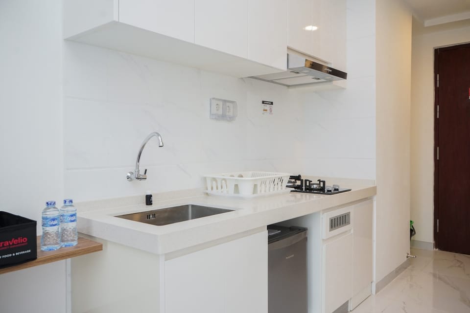 Room | Private kitchen | Fridge, stovetop, electric kettle, cookware/dishes/utensils