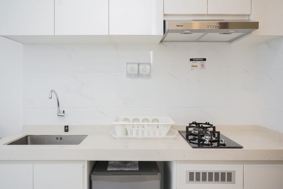Room | Private kitchen | Fridge, stovetop, electric kettle, cookware/dishes/utensils