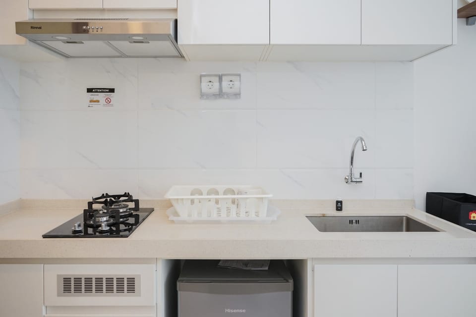 Room | Private kitchen | Fridge, stovetop, electric kettle, cookware/dishes/utensils