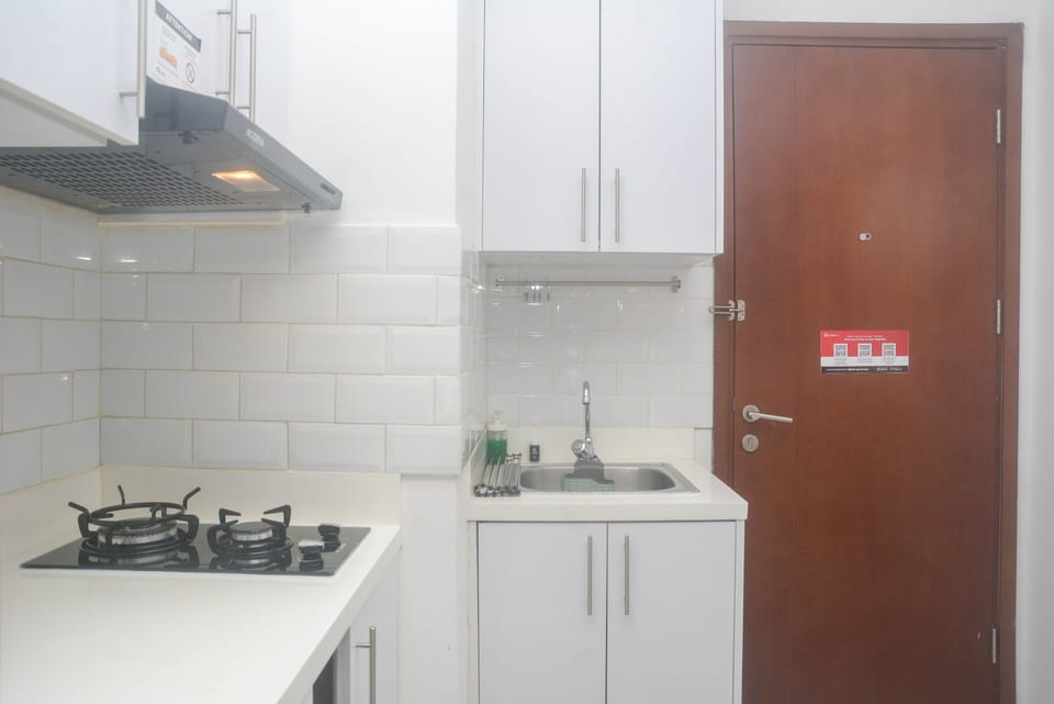 Room | Private kitchen | Fridge, stovetop, cookware/dishes/utensils