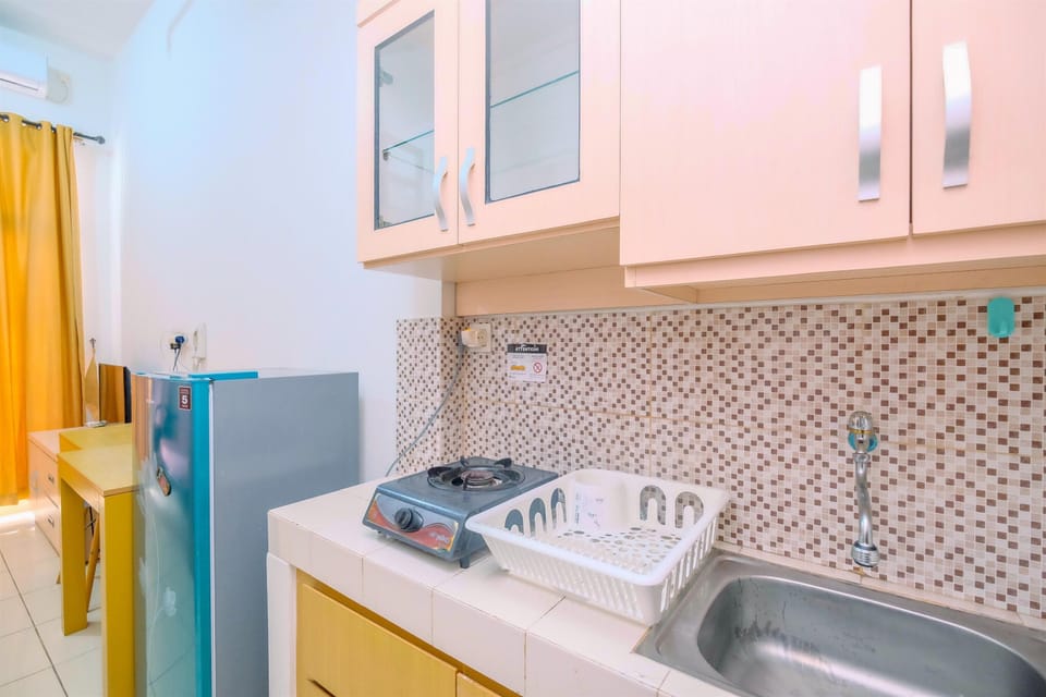 Room | Private kitchen | Fridge, stovetop, electric kettle, cookware/dishes/utensils