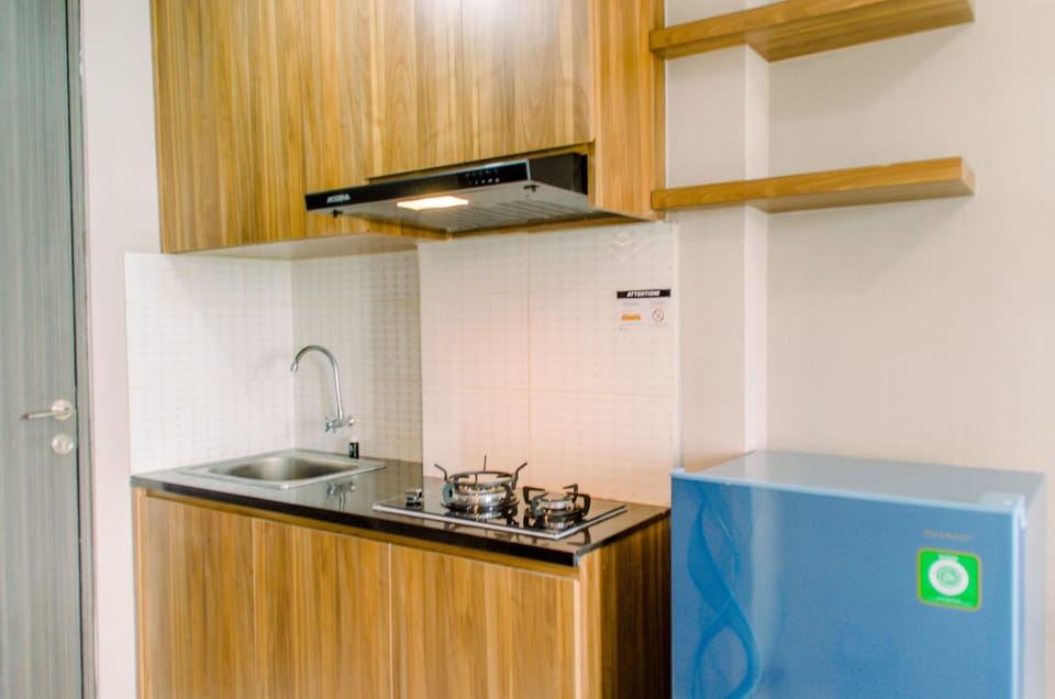 Room | Private kitchen | Fridge, stovetop, electric kettle, cookware/dishes/utensils