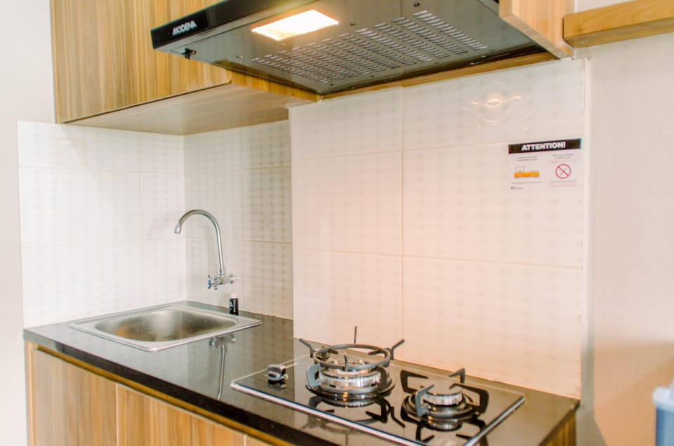 Room | Private kitchen | Fridge, stovetop, electric kettle, cookware/dishes/utensils