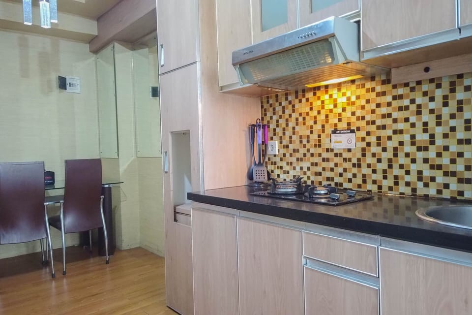 Room | Private kitchen | Fridge, stovetop, cookware/dishes/utensils