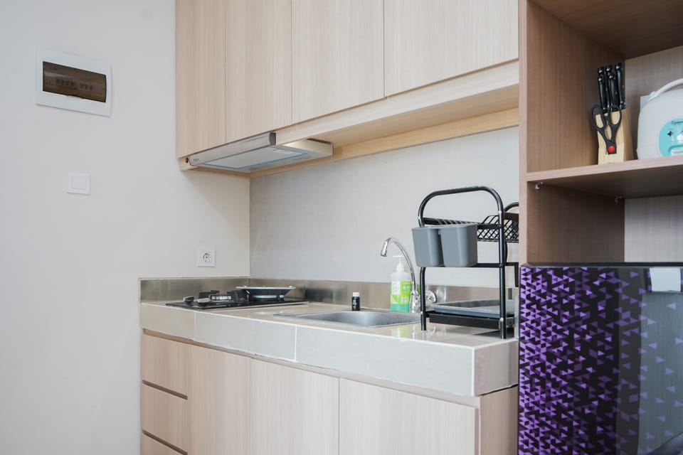 Room | Private kitchen | Fridge, stovetop, cookware/dishes/utensils