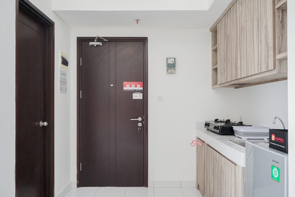 Room | Private kitchen | Fridge, stovetop, electric kettle, cookware/dishes/utensils
