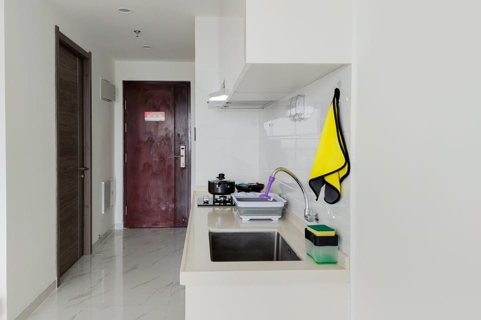 Room | Private kitchen | Fridge, stovetop, cookware/dishes/utensils
