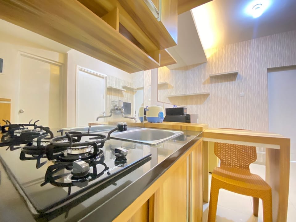 Room | Private kitchen | Fridge, stovetop, cookware/dishes/utensils