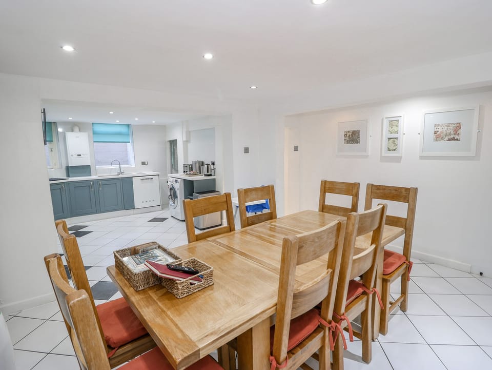 Cottage | Private kitchen | Fridge, dishwasher, electric kettle, toaster