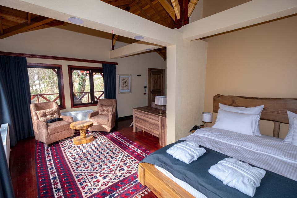 Classic Tree House | Premium bedding, minibar, desk, laptop workspace