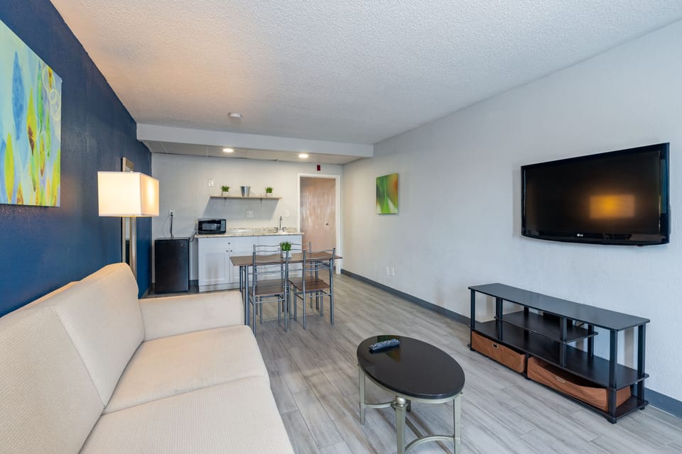 Suite, 1 King Bed, Non Smoking (One Bedroom) | Living area | 43-inch flat-screen TV with cable channels