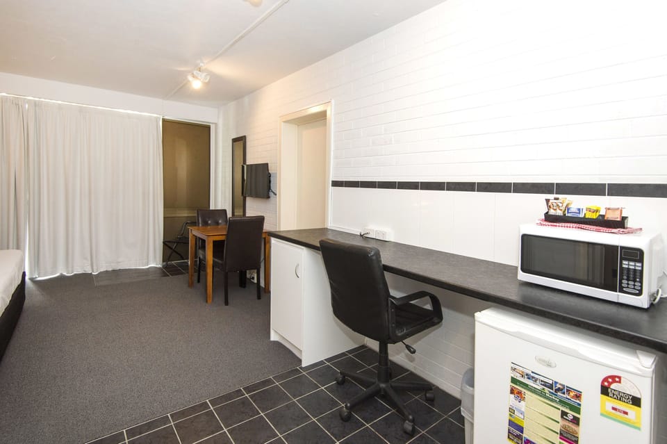 Standard King  | Desk, laptop workspace, iron/ironing board, free WiFi