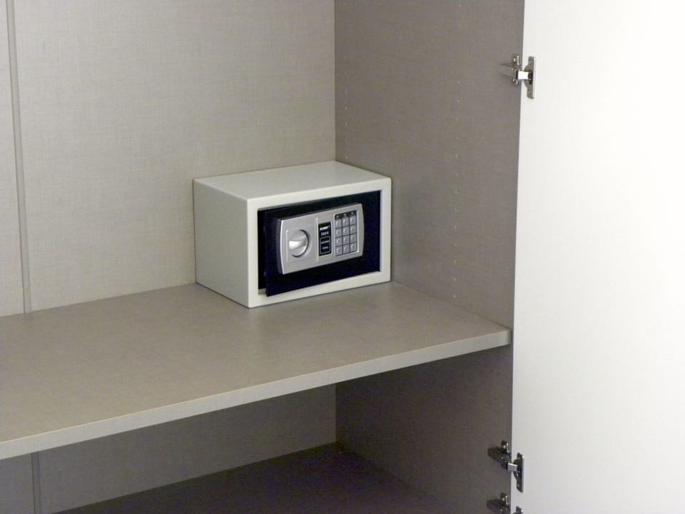 Apartment, 1 Bedroom (6 People) | Safe