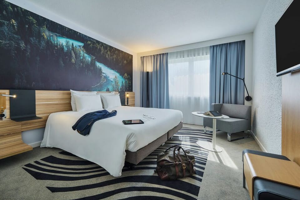Standard Room, 1 Double Bed | Premium bedding, minibar, in-room safe, desk