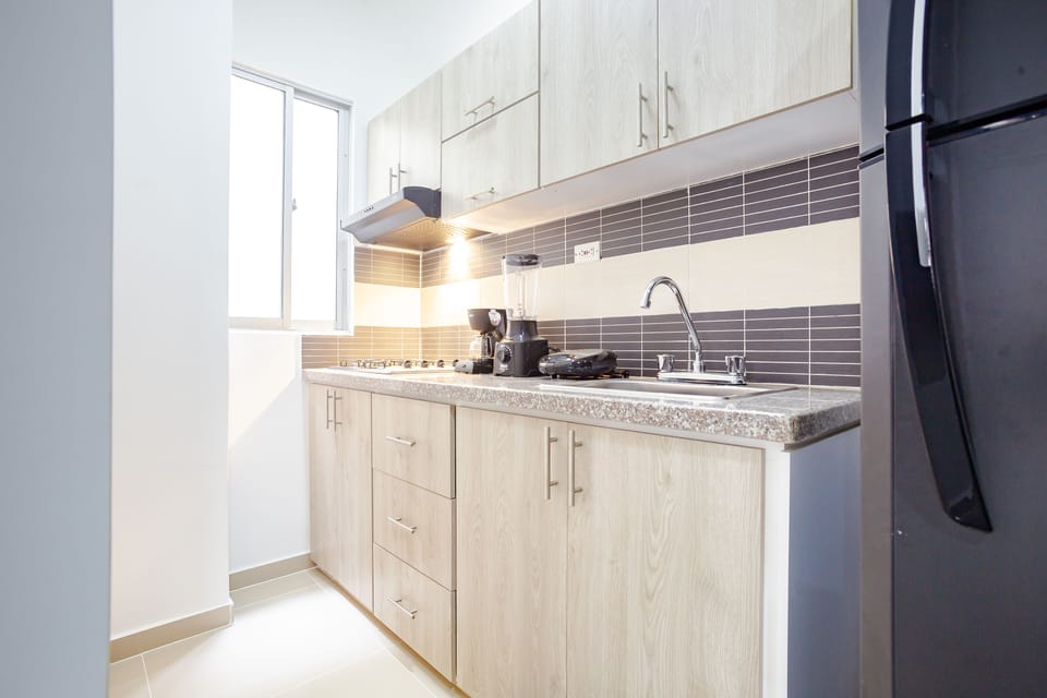Executive Room | Private kitchen | Fridge, toaster, blender, dining table