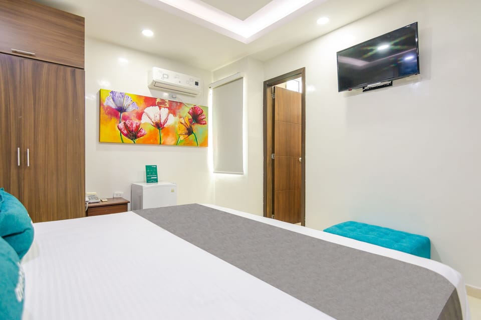 Superior Double Room | Hypo-allergenic bedding available, minibar