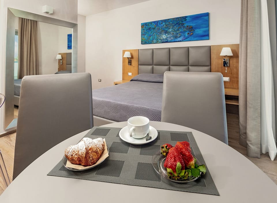 1 bedroom, Egyptian cotton sheets, premium bedding, in-room safe
