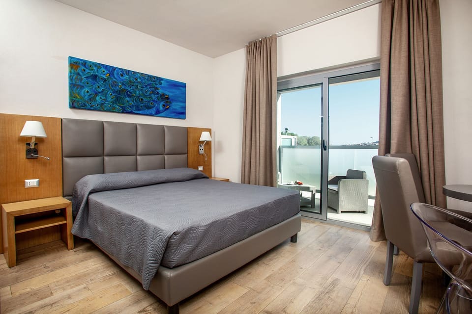 Junior Suite | 1 bedroom, Egyptian cotton sheets, premium bedding, in-room safe