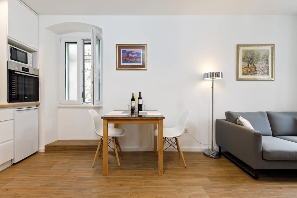 Comfort Apartment | Dining room