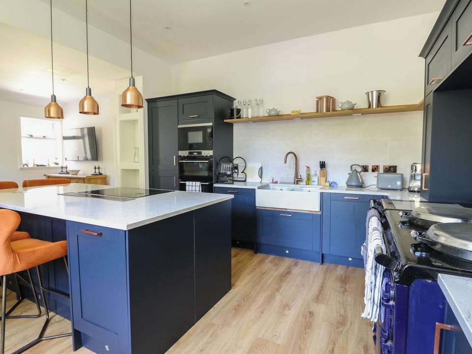Cottage | Private kitchen | Fridge, microwave, dishwasher, electric kettle