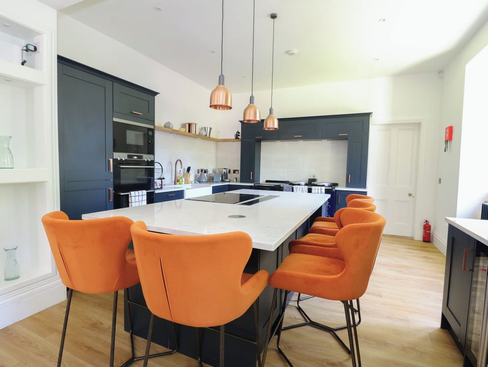 Cottage | Private kitchen | Fridge, microwave, dishwasher, electric kettle