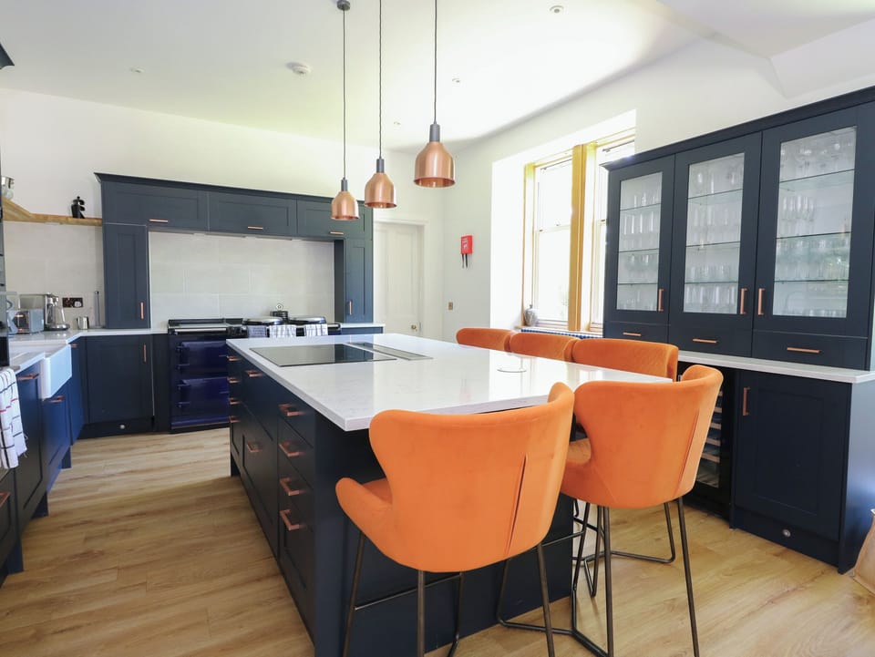 Cottage | Private kitchen | Fridge, microwave, dishwasher, electric kettle