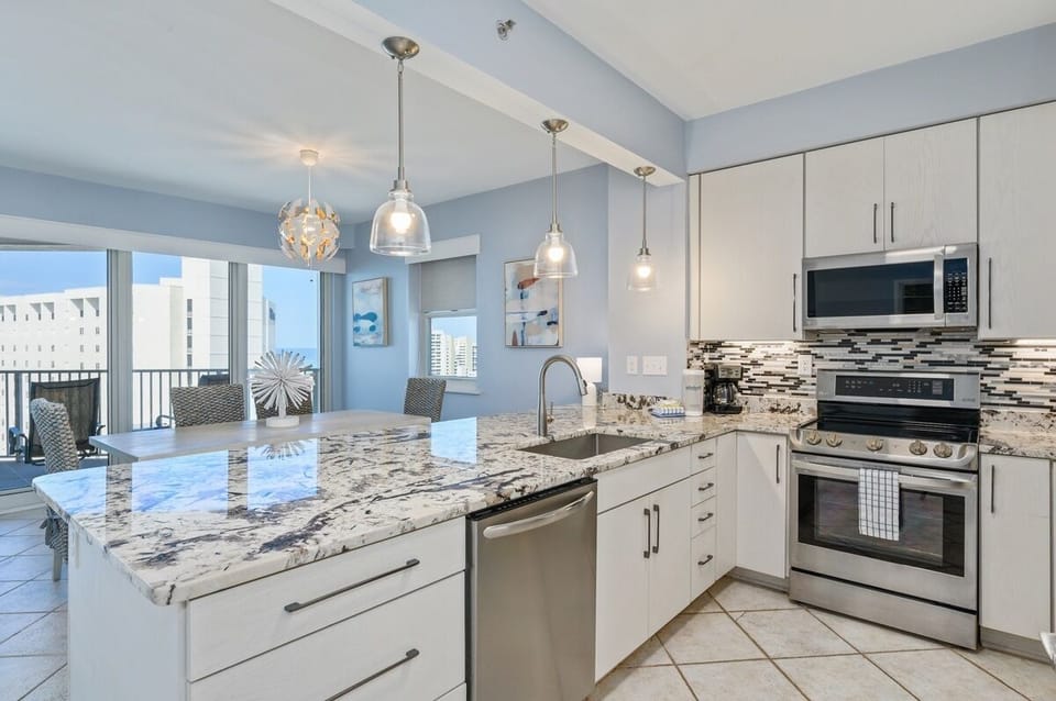 Condo, 2 Bedrooms | Private kitchen | Fridge, oven, coffee/tea maker, toaster