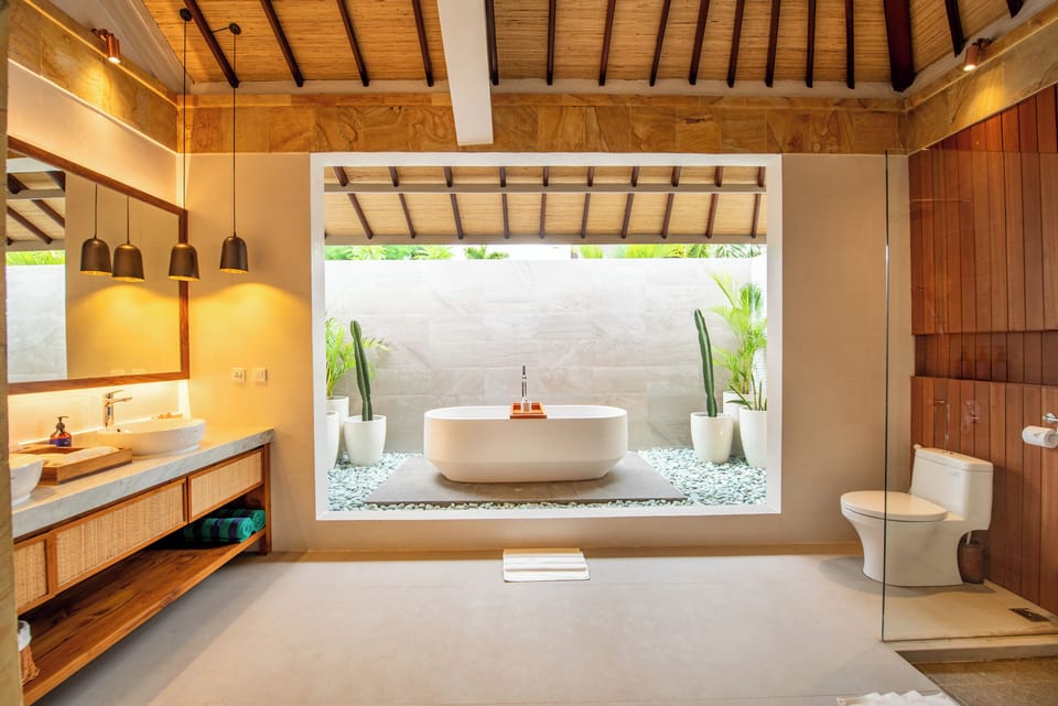 Premier Double Room | Bathroom | Rainfall showerhead, free toiletries, hair dryer, towels