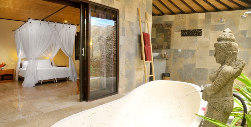Garden Suite | Minibar, in-room safe, desk, rollaway beds