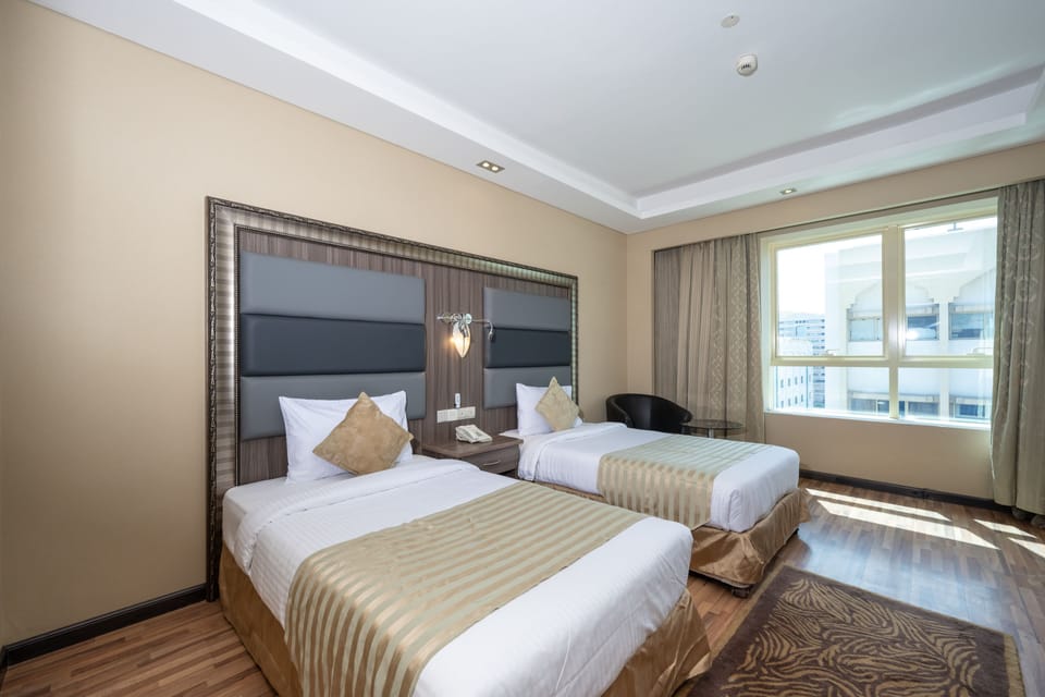 Executive Suite, 1 Large Twin Bed, City View | Egyptian cotton sheets, premium bedding, memory foam beds, minibar