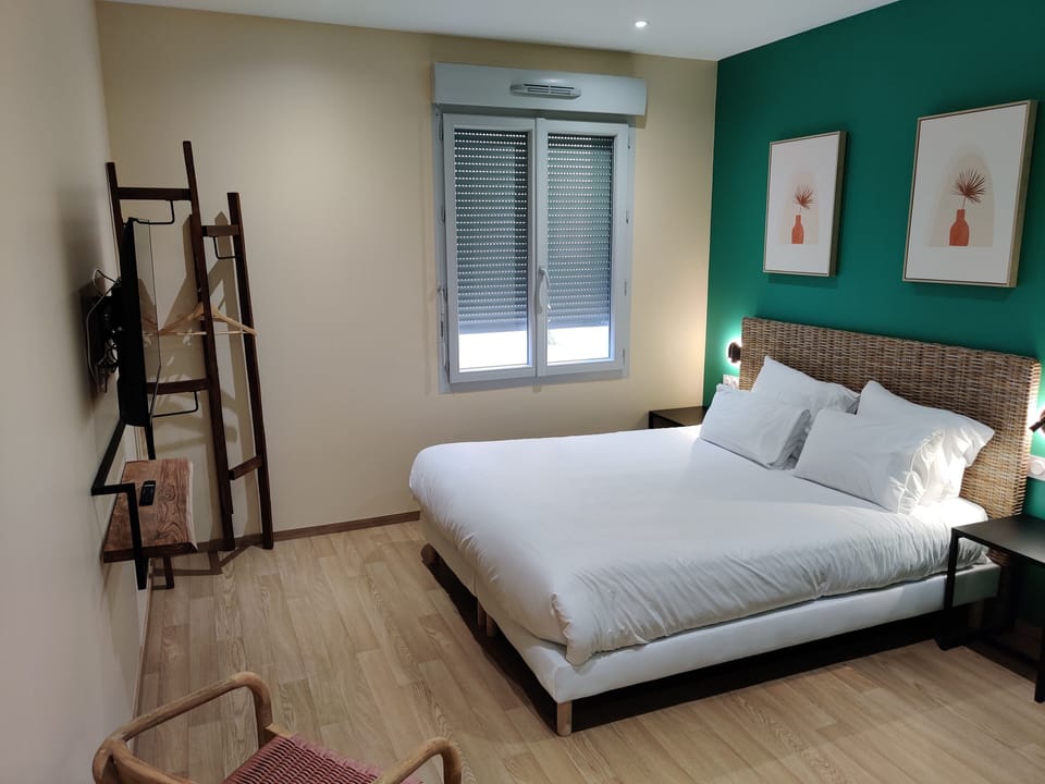 Classic Double or Twin Room | Desk, laptop workspace, soundproofing, free WiFi