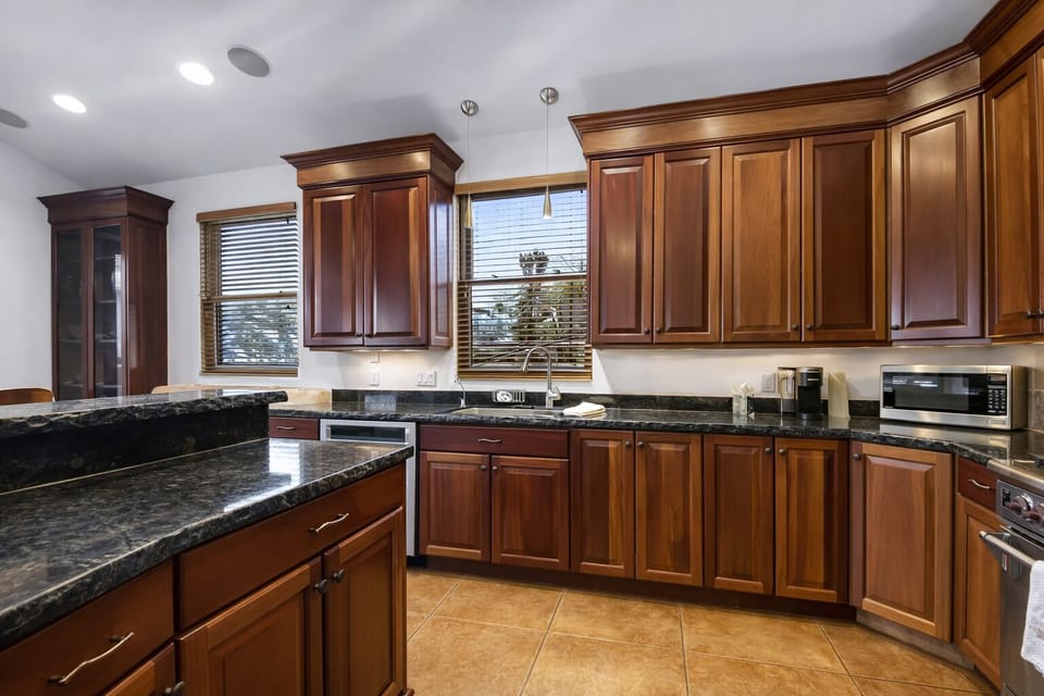 House, 3 Bedrooms | Private kitchen | Fridge, oven, coffee/tea maker, toaster