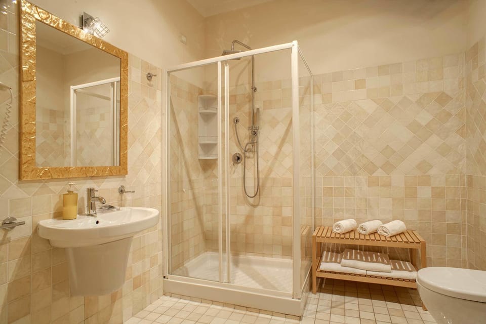 Superior Triple Room | Bathroom | Shower, rainfall showerhead, hair dryer, bidet