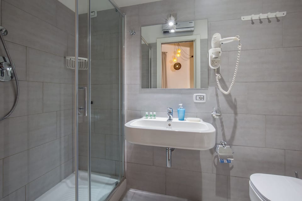 Deluxe Triple Room | Bathroom | Shower, rainfall showerhead, hair dryer, bidet