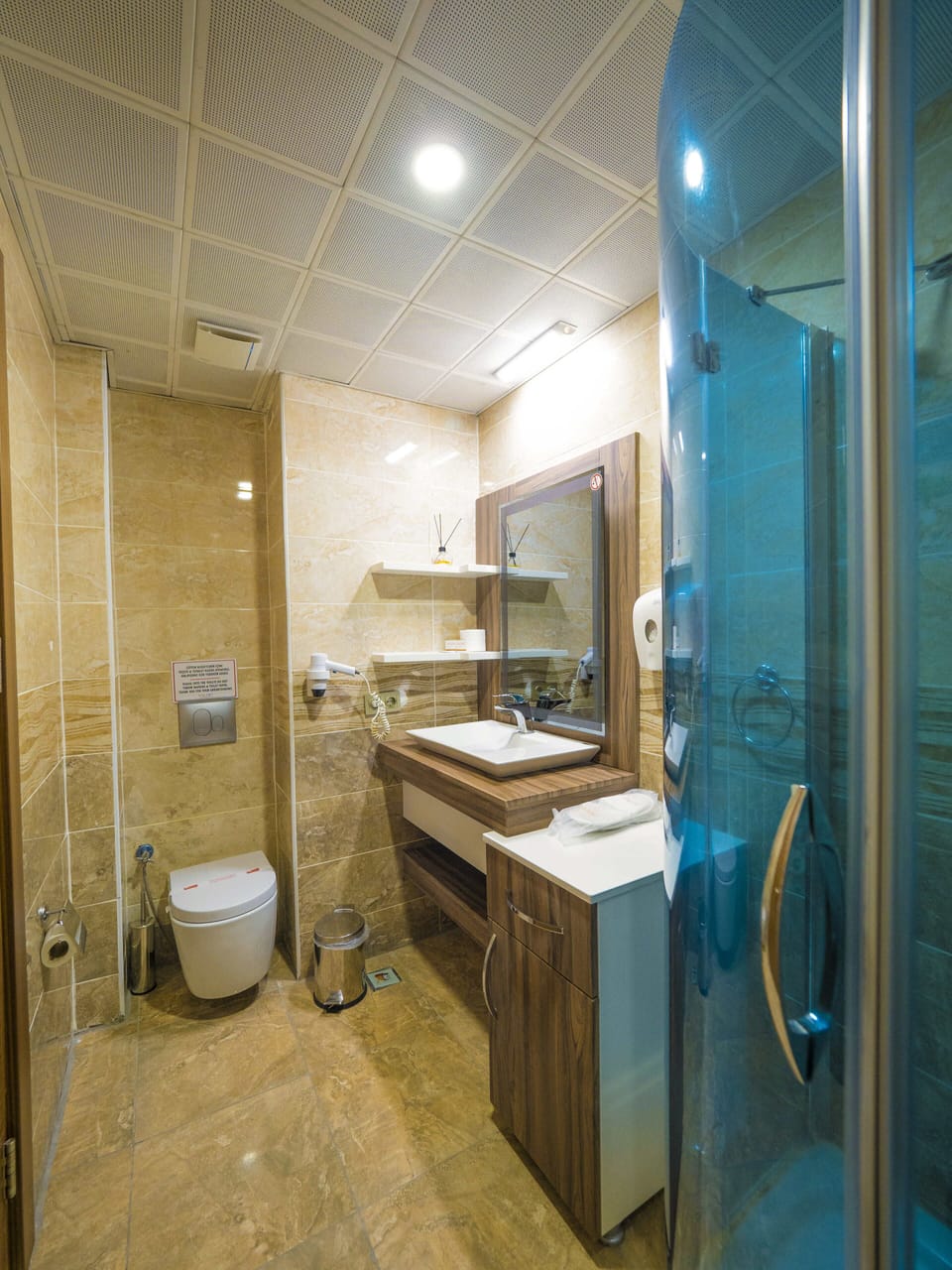 Standard Room | Bathroom | Shower, hair dryer, bathrobes, slippers