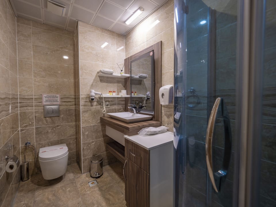 Family Room | Bathroom | Shower, hair dryer, bathrobes, slippers