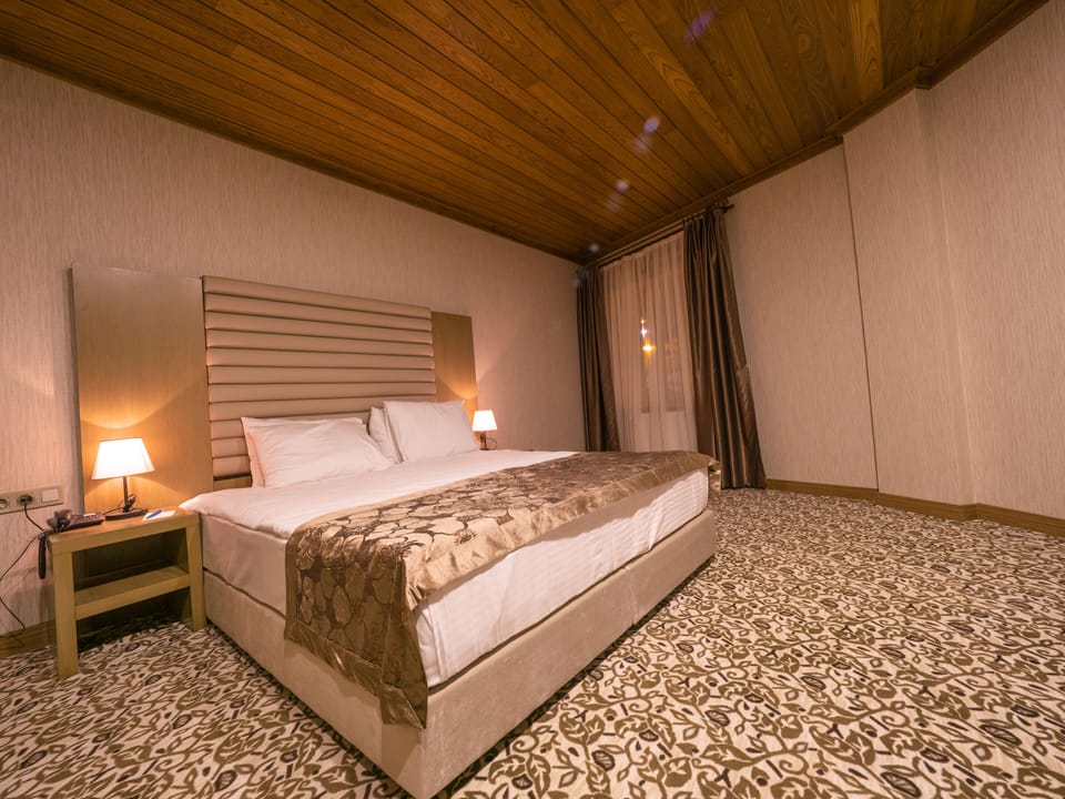 Suite | Minibar, in-room safe, desk, blackout drapes
