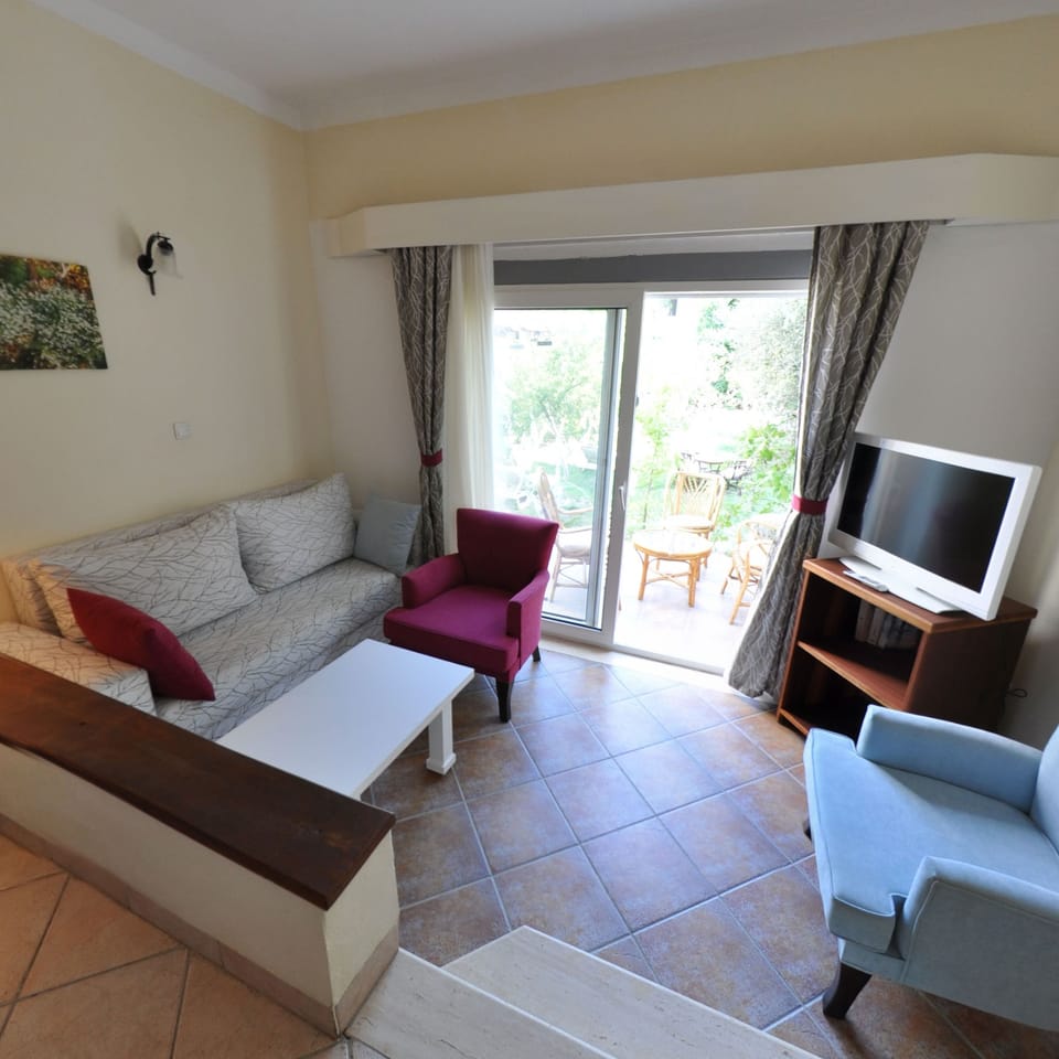 Standard Room | Minibar, in-room safe, soundproofing, free cribs/infant beds