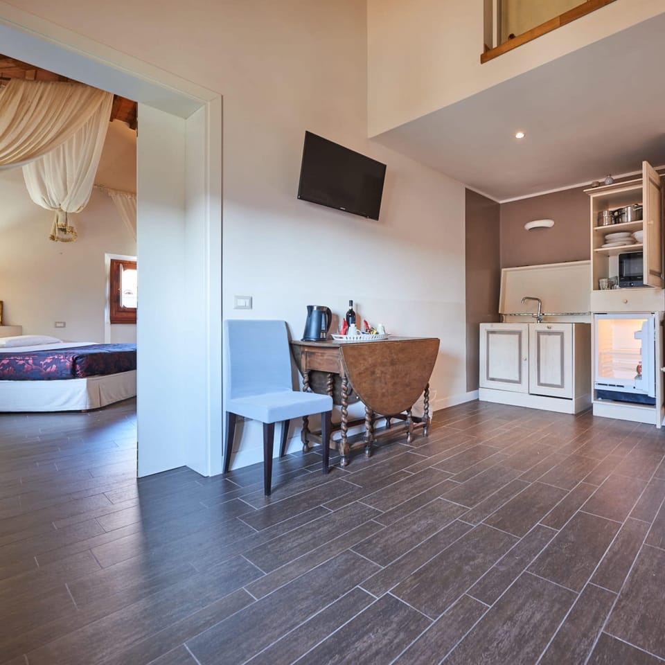 Apartment, 1 Bedroom | Private kitchen | Electric kettle
