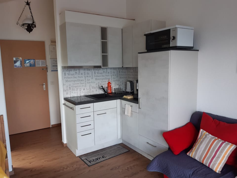 Apartment, 1 Bedroom, Smoking, Balcony | Interior