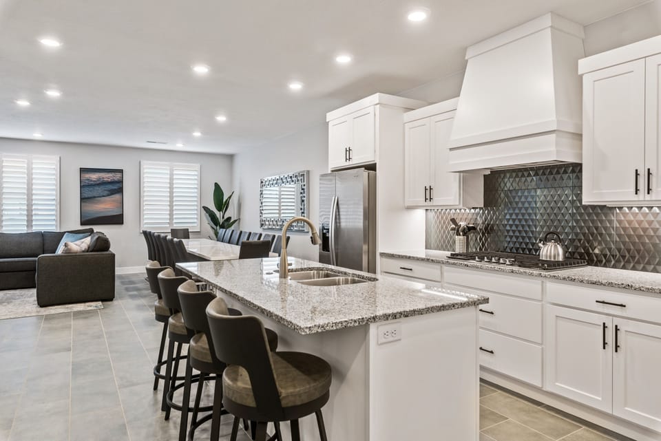 Townhome, 5 Bedrooms | Private kitchen | Fridge, oven, coffee/tea maker, toaster