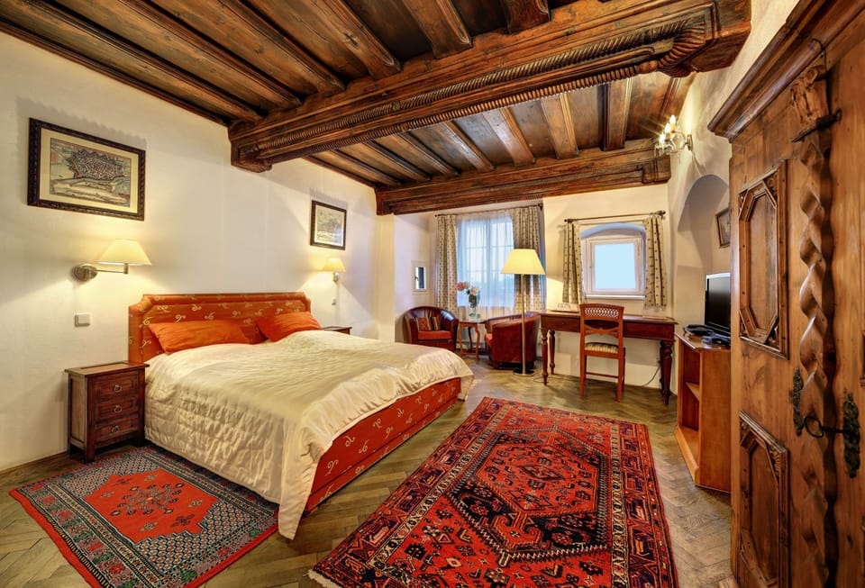 Superior Double Room | Iron/ironing board (on request), individually furnished